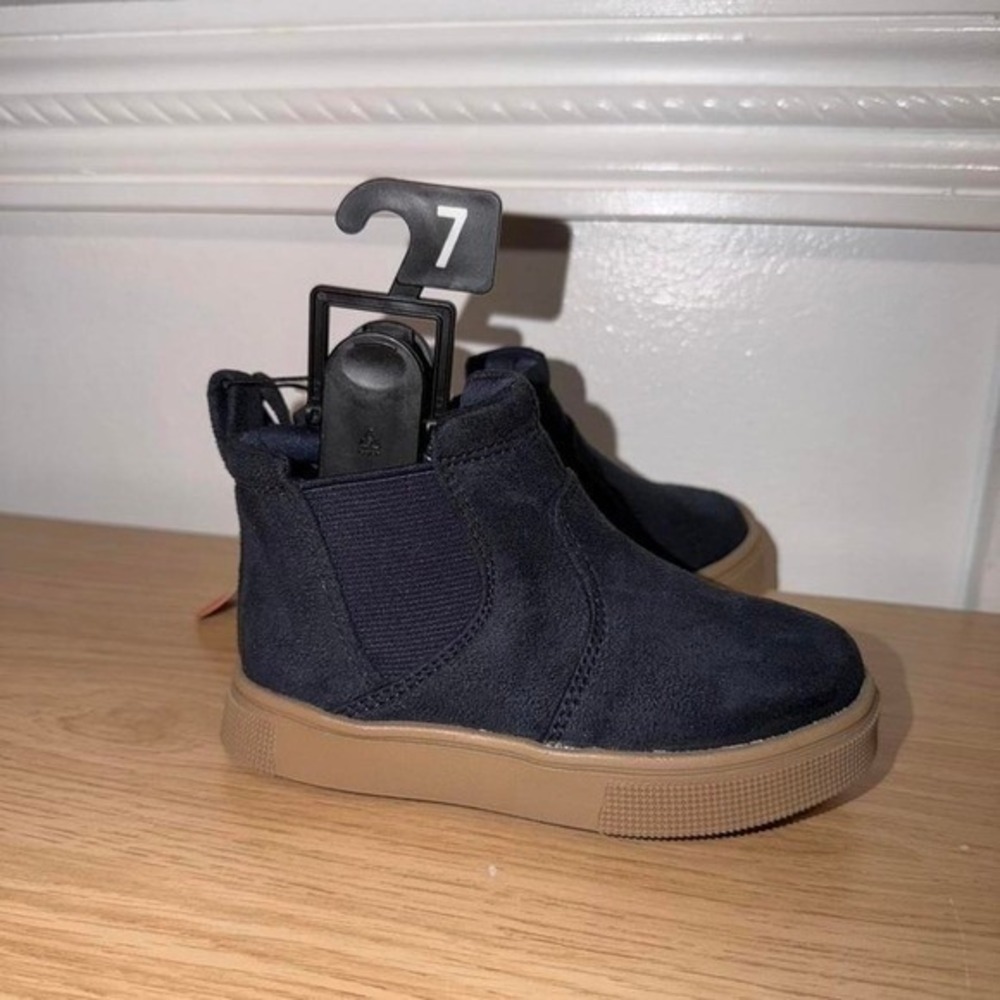 Boys Chelsea boot size 7